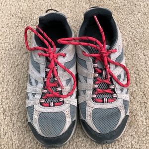 Boys hiking boots sz 3